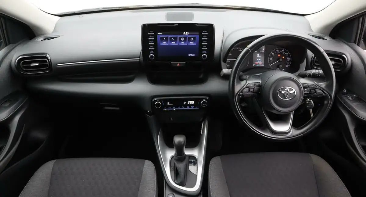 2021-toyota-yaris-15-vvt-i-icon-114bhp-hybrid-1490cc-e-cvt-big-13