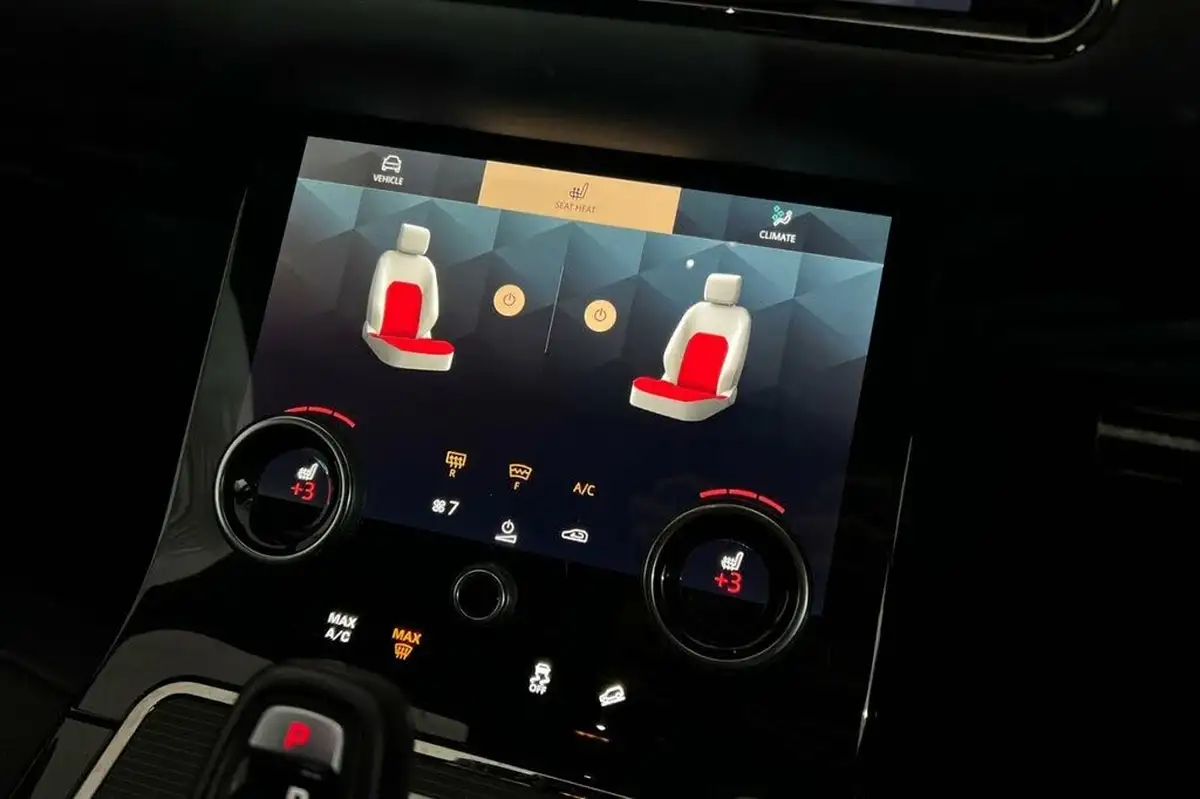 2022-land-rover-range-rover-evoque-15-p300e-r-dynamic-se-big-17