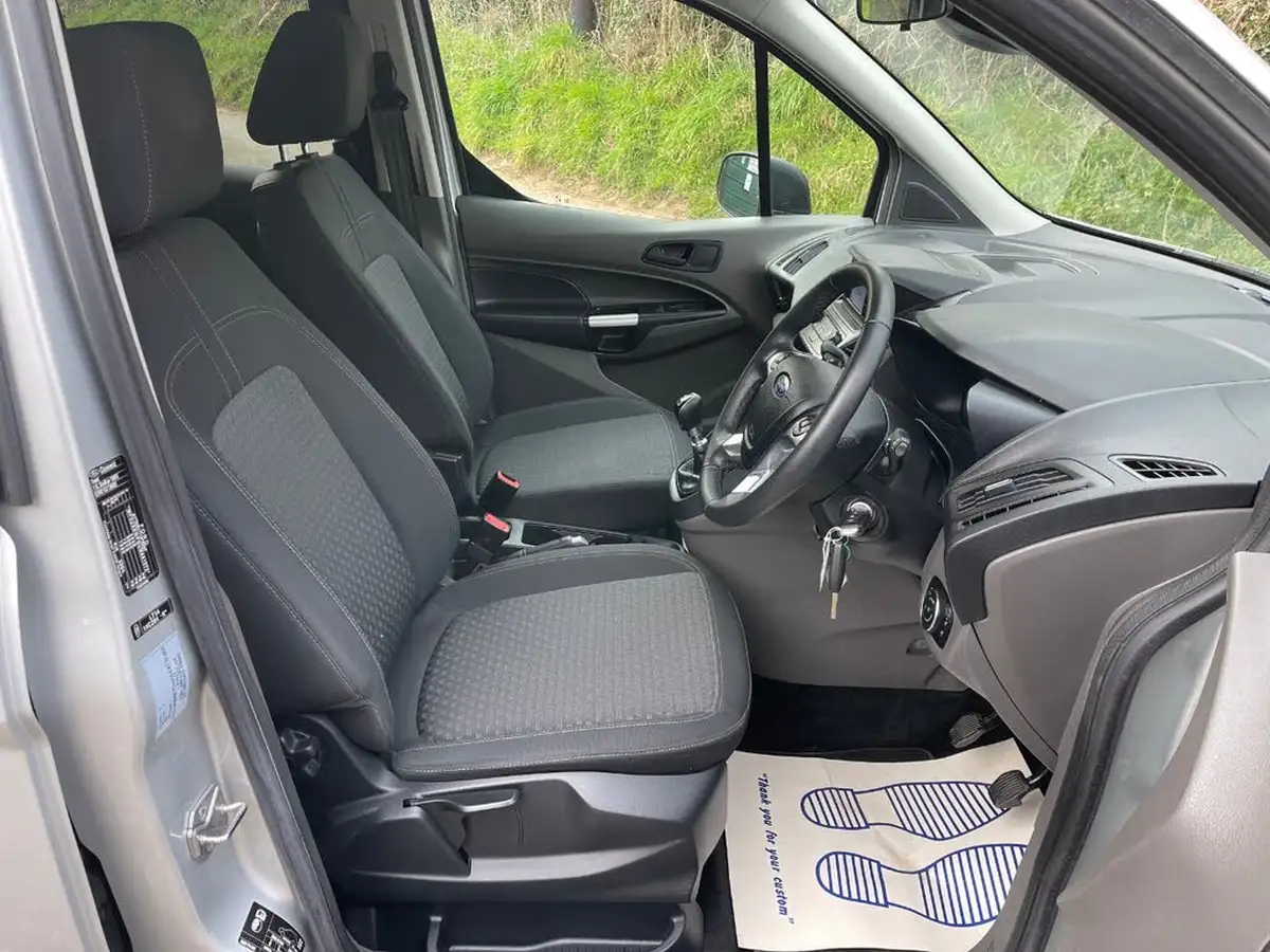 2021-ford-grand-tourneo-connect-15-zetec-120ps-big-10