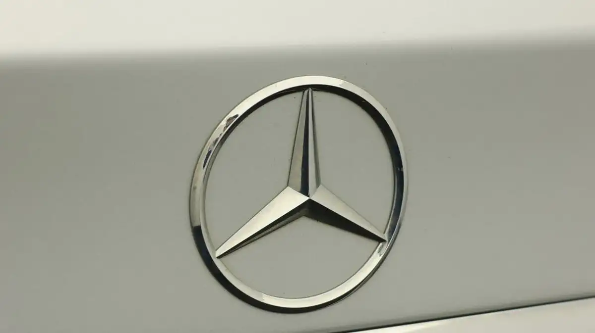 2018-mercedes-benz-c-class-20d-c220d-sport-premiumss-saloon-4d-big-20