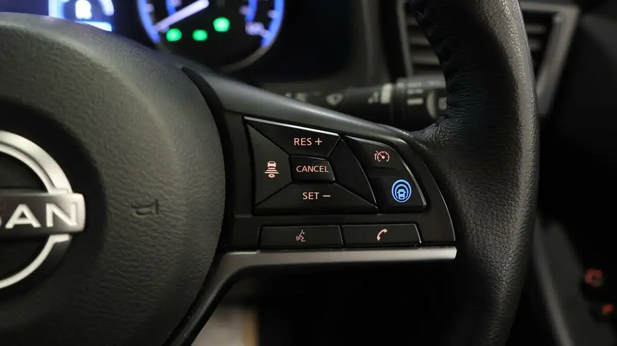2022-nissan-leaf-e-e-tekna-59kwh-big-22