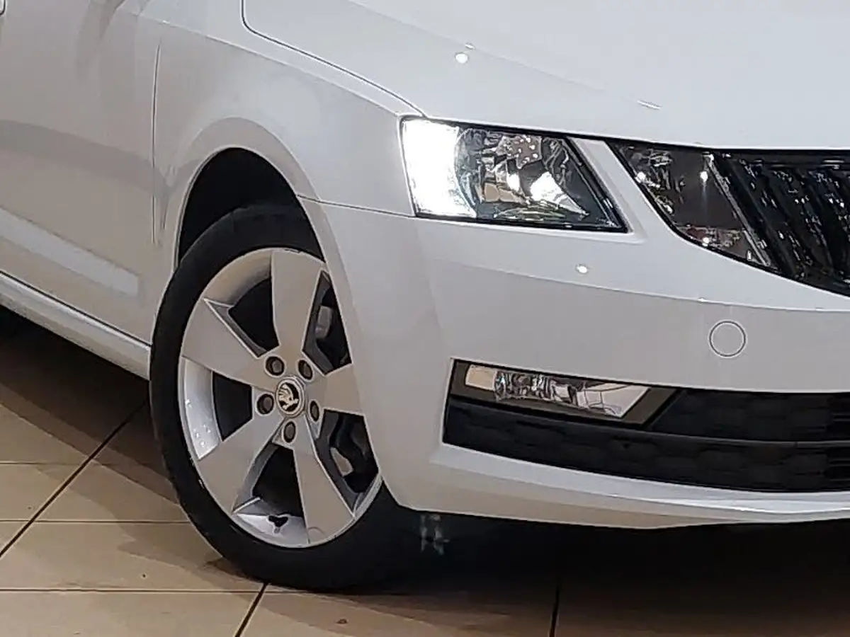 2020-skoda-octavia-15-tsi-se-drive-hatchback-dsg-big-8