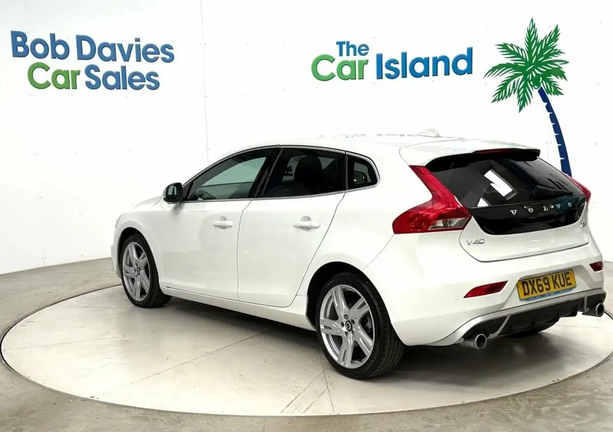 2019-volvo-v40-15-t2-r-design-edition-big-6