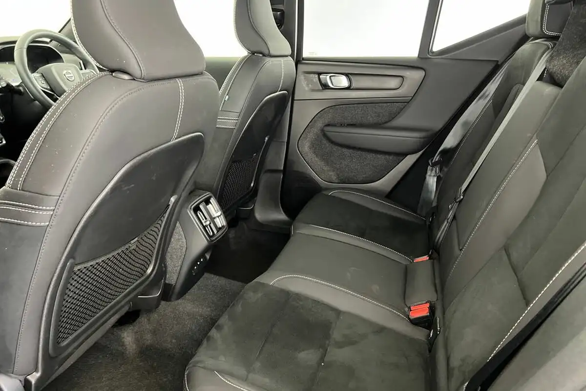 2024-volvo-xc40-20-b4-plus-big-16