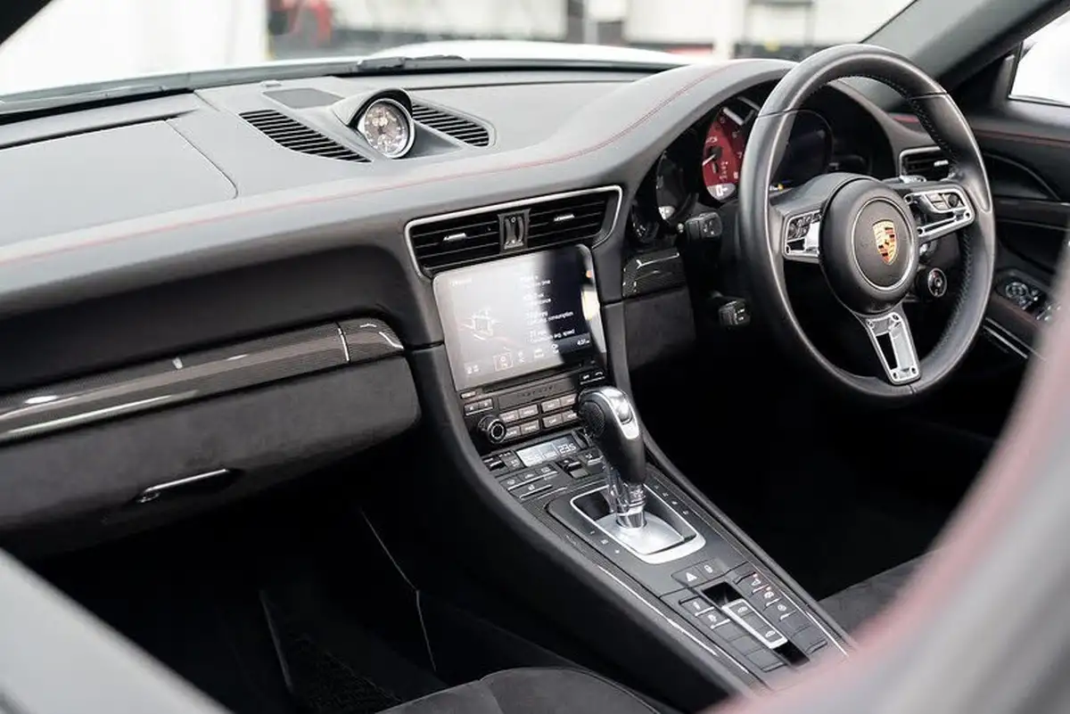2018-porsche-911-30-targa-4-gts-450ps-pdk-big-9