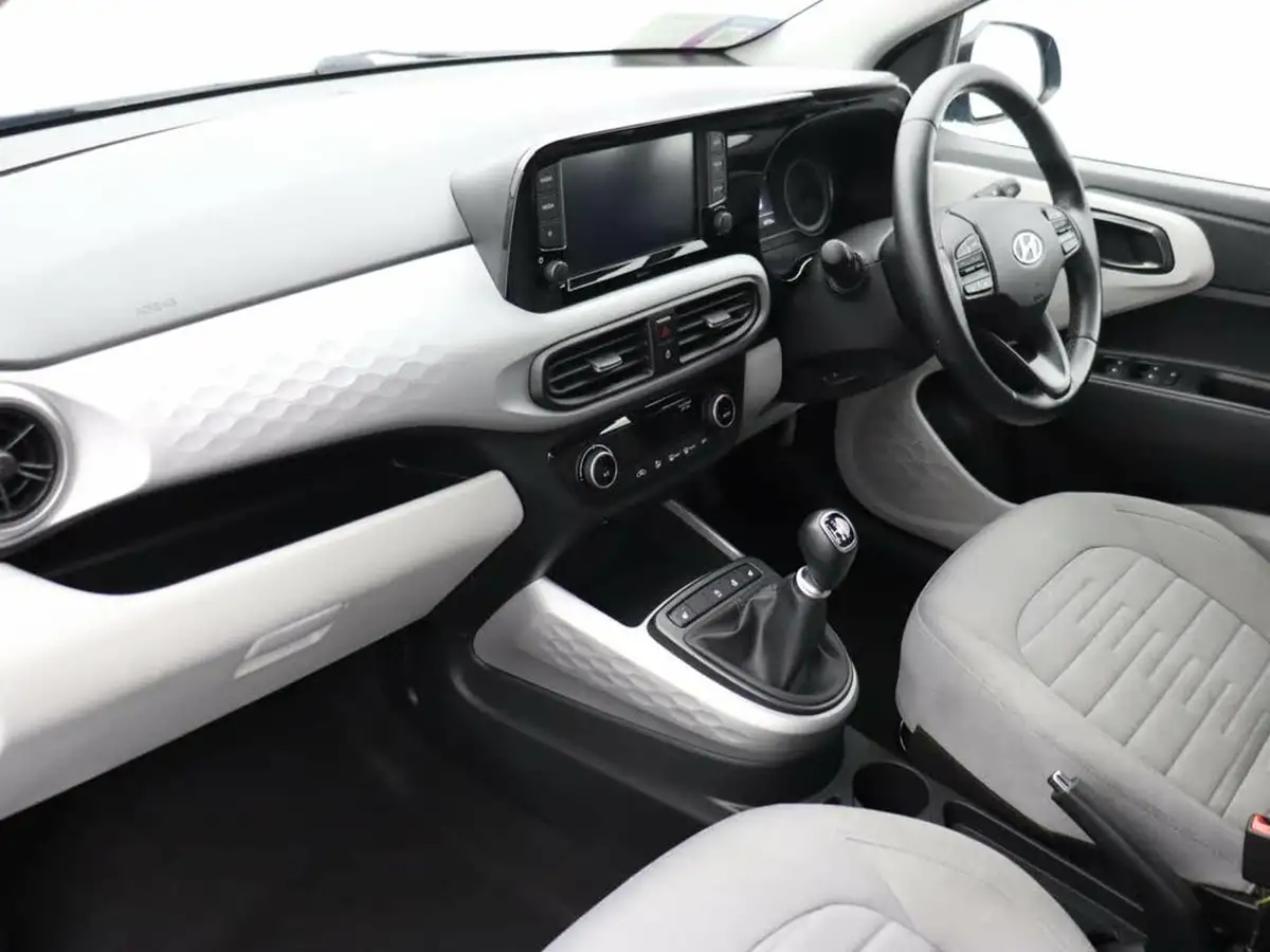 2021-hyundai-i10-10-premium-big-11