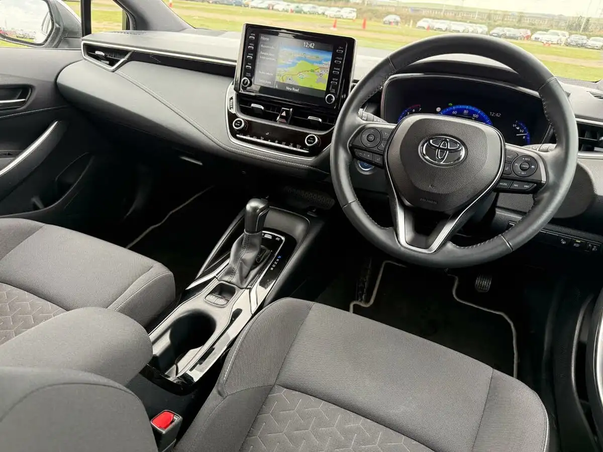 2020-toyota-corolla-18-vvt-i-icon-tech-spare-wheel-hatchback-5d-big-3