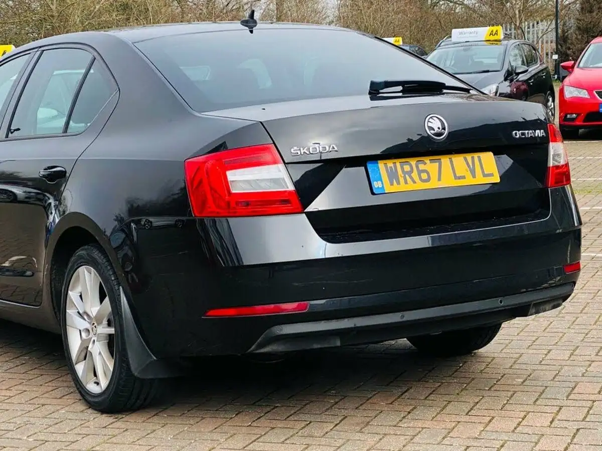 2017-skoda-octavia-20tdi-se-l-hatchback-dsg-big-13