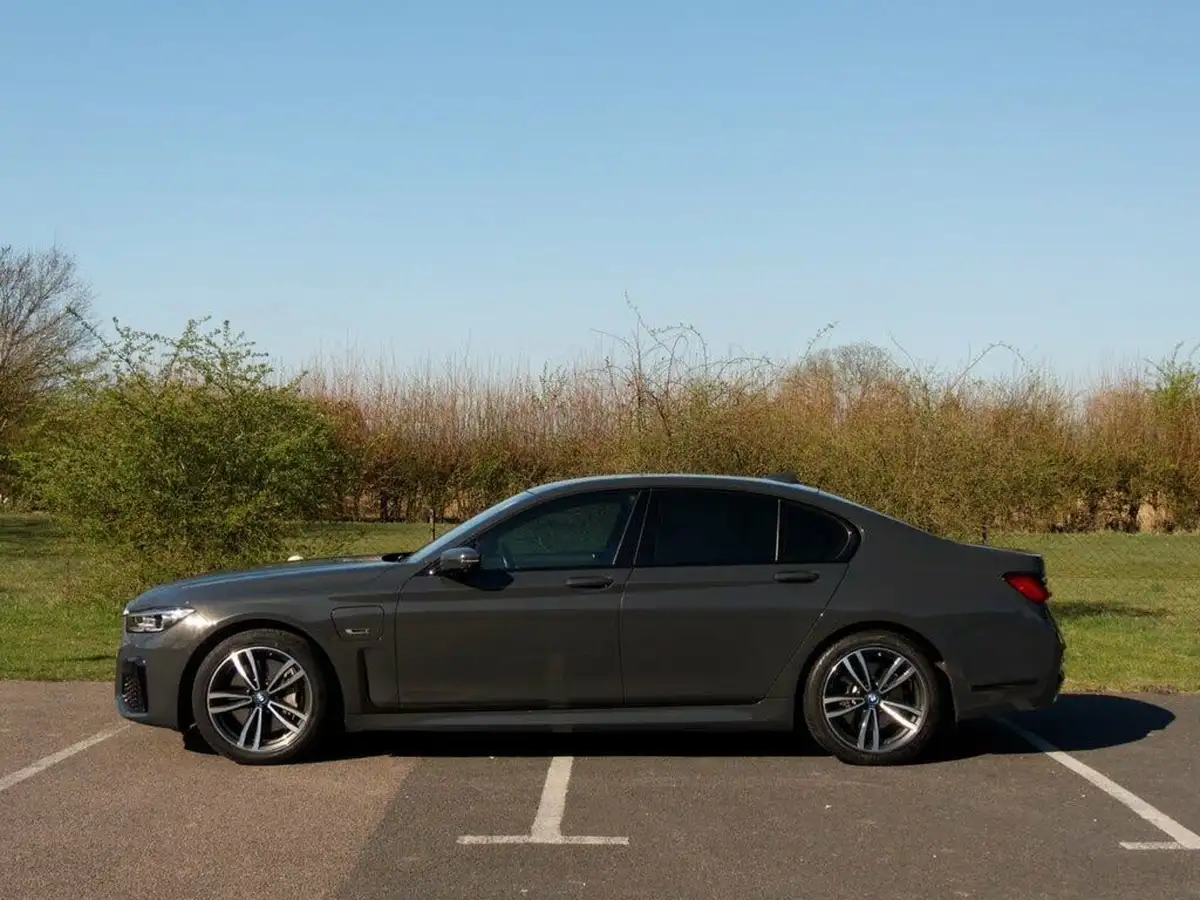 2021-bmw-7-series-30-745e-m-sport-big-5