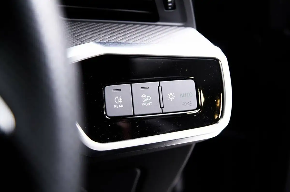 2023-audi-a6-avant-20-40-tfsi-black-edition-big-30