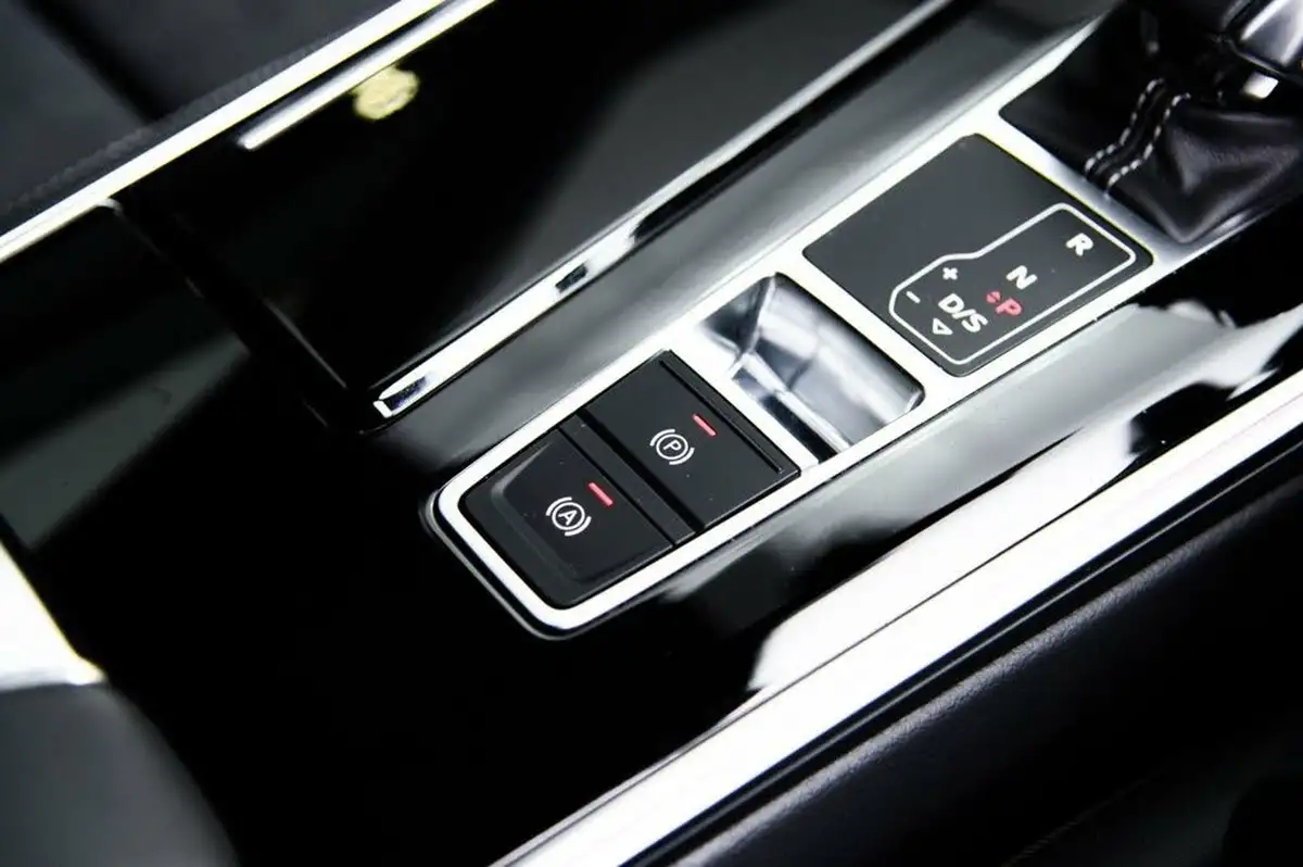 2023-audi-a6-avant-20-40-tfsi-black-edition-big-6