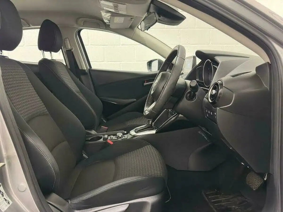 2017-mazda-mazda2-15-se-l-nav-auto-big-32