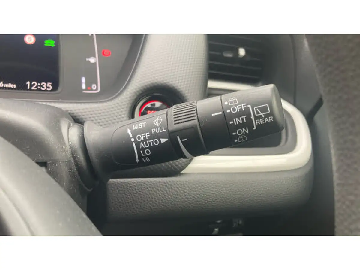 2021-honda-jazz-15-i-mmd-se-107ps-big-14