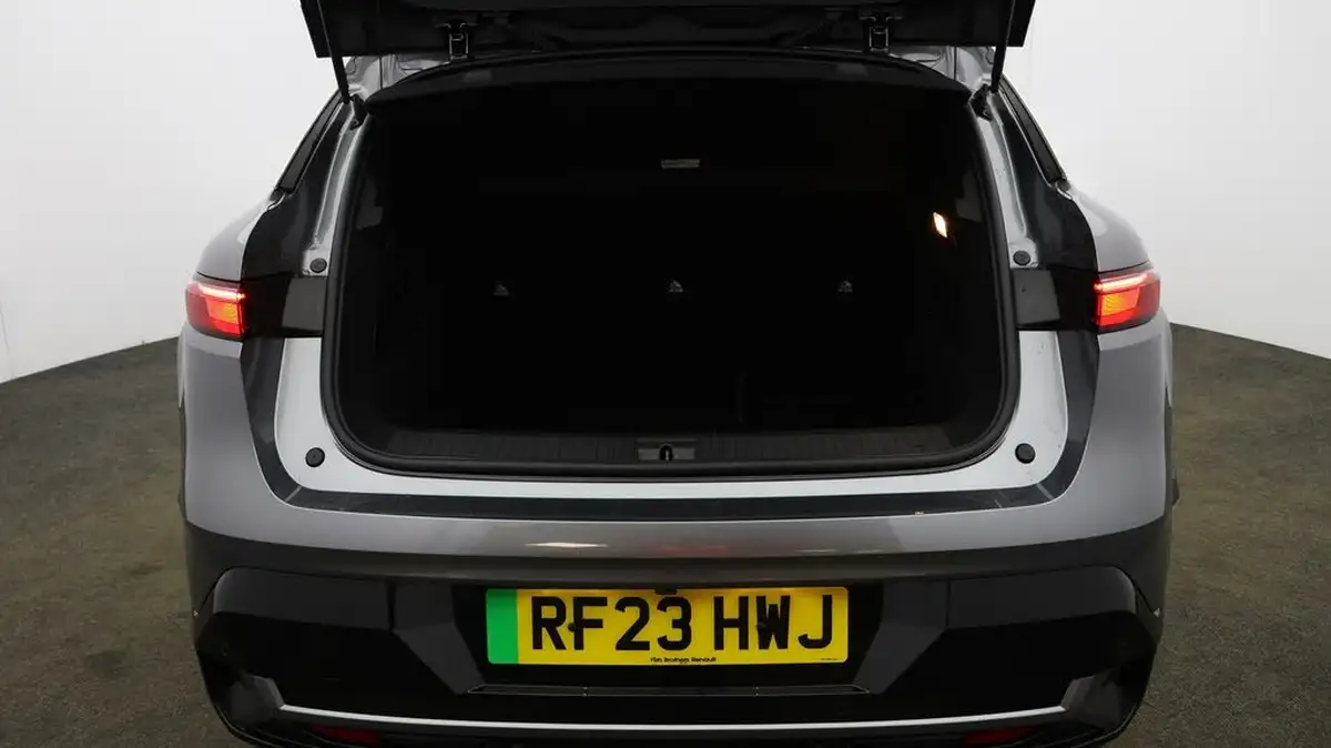 2023-renault-megane-e-tech-e-techno-big-16