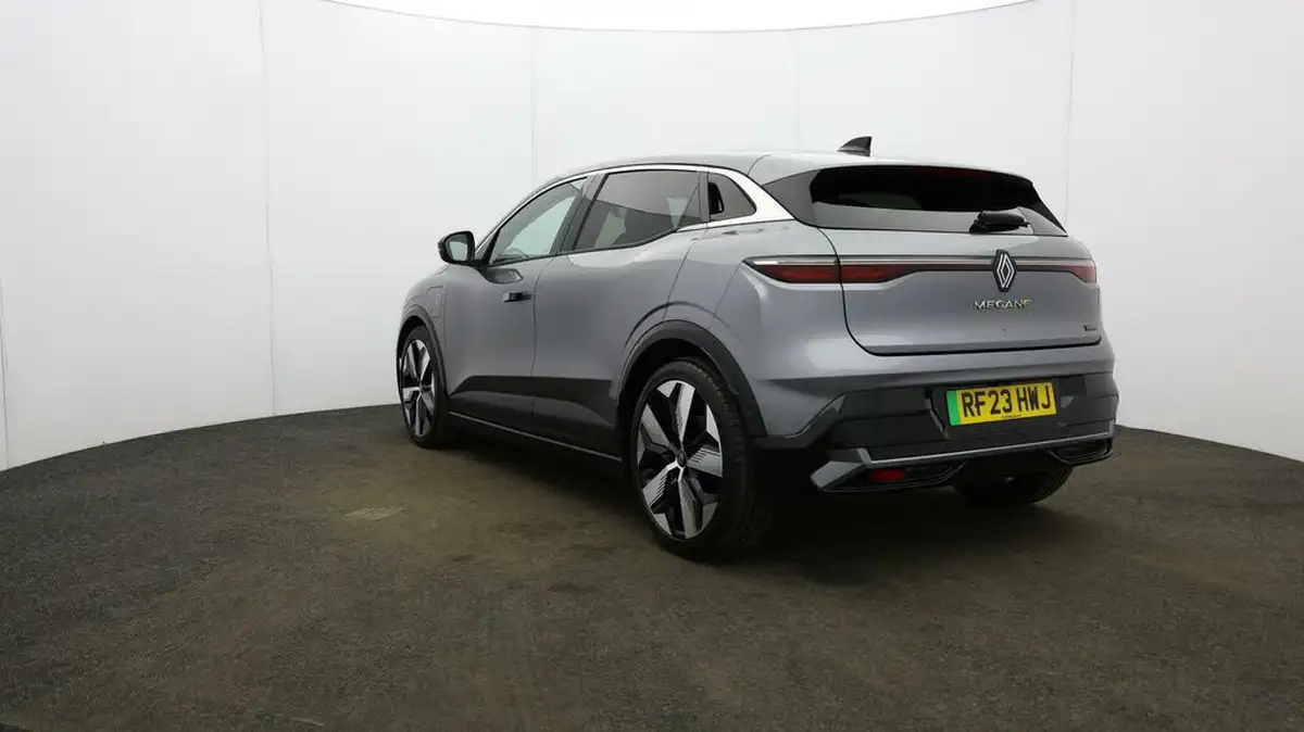 2023-renault-megane-e-tech-e-techno-big-34