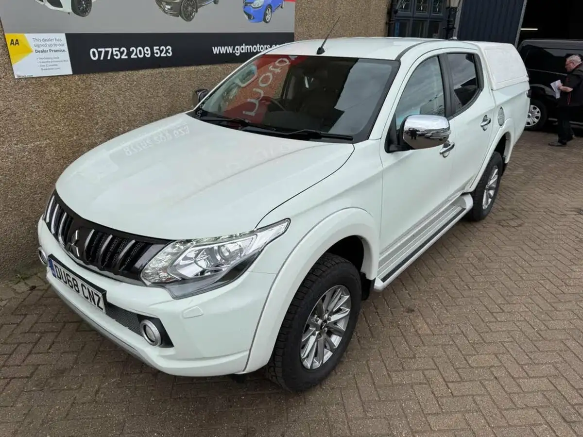 2018-mitsubishi-l200-24di-d-barbarian-eu6-big-2