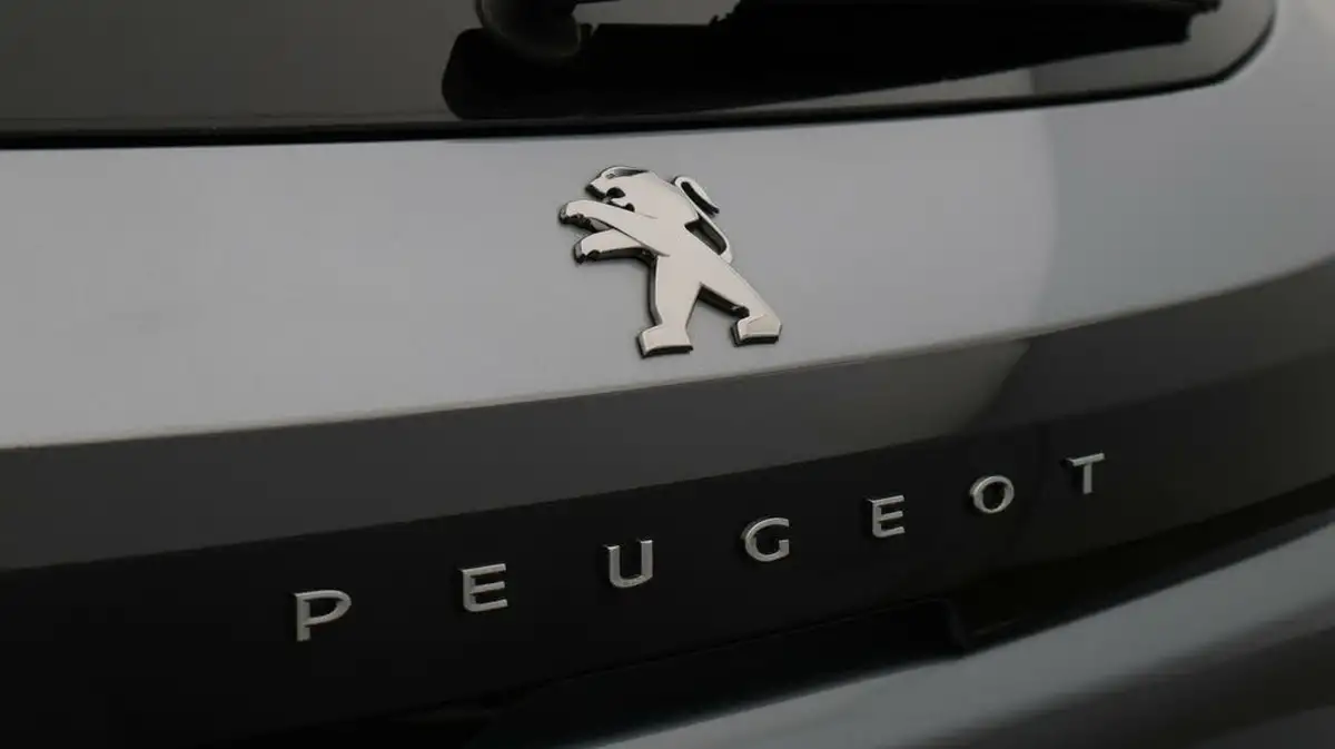 2023-peugeot-208-12-puretech-allure-premium-130ps-eat8-big-23