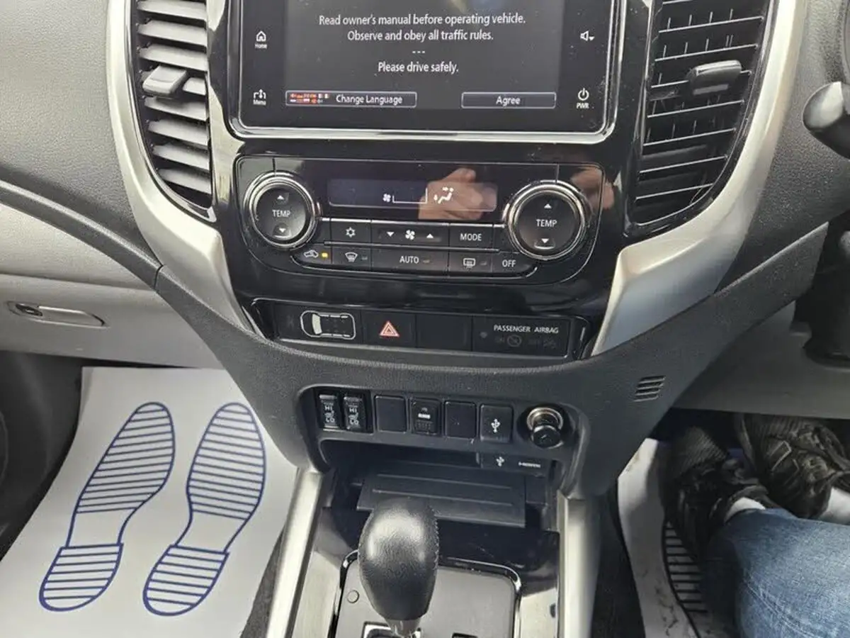 2018-mitsubishi-l200-24di-d-barbarian-sda-auto-big-32