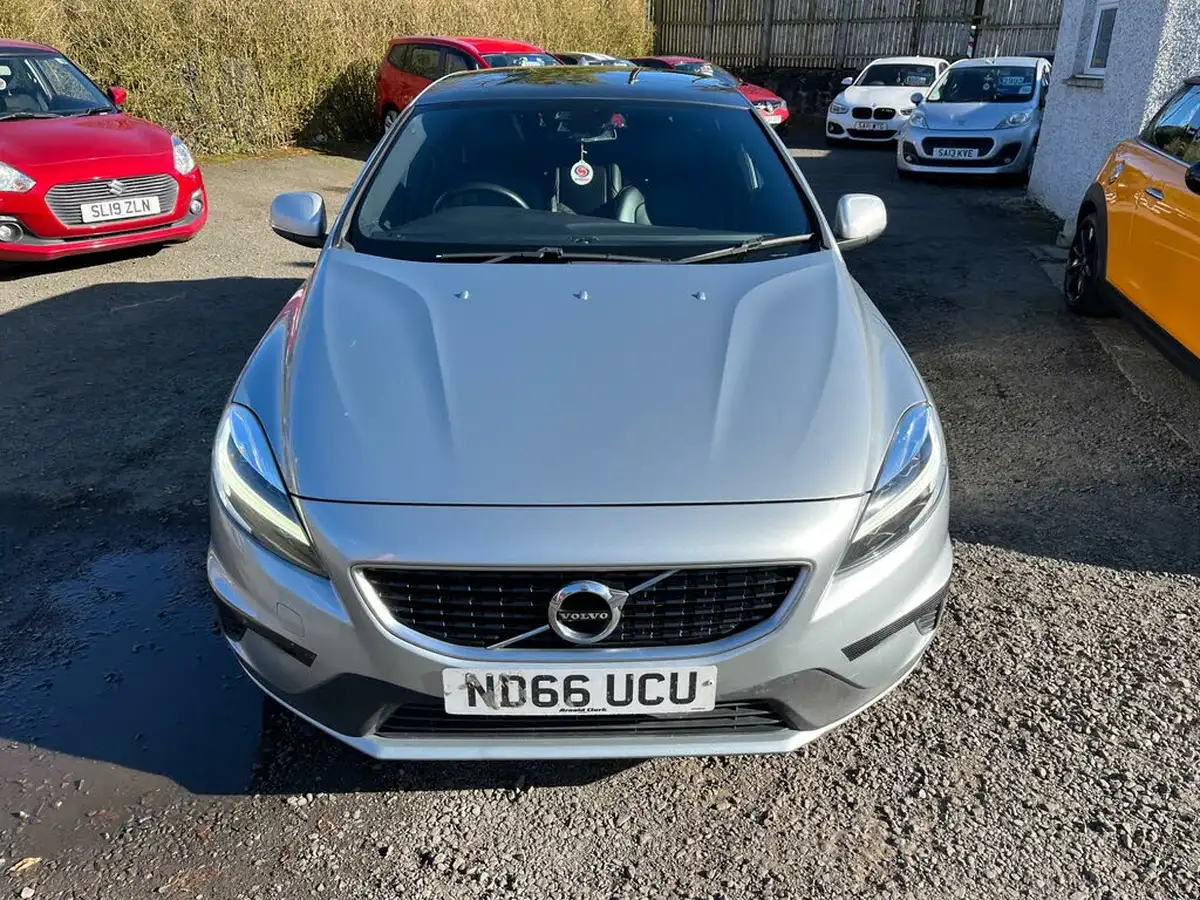 2016-volvo-v40-20td-d2-r-design-pro-big-2