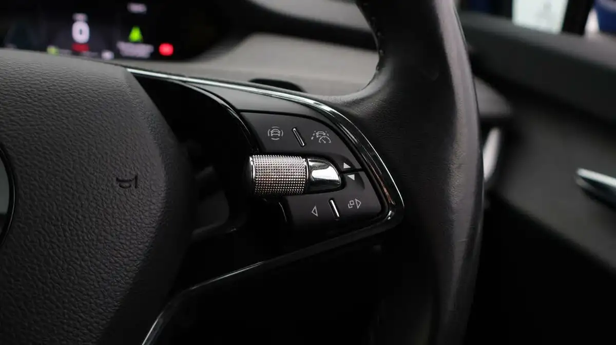 2021-skoda-enyaq-e-80-loft-82-kwh-big-25