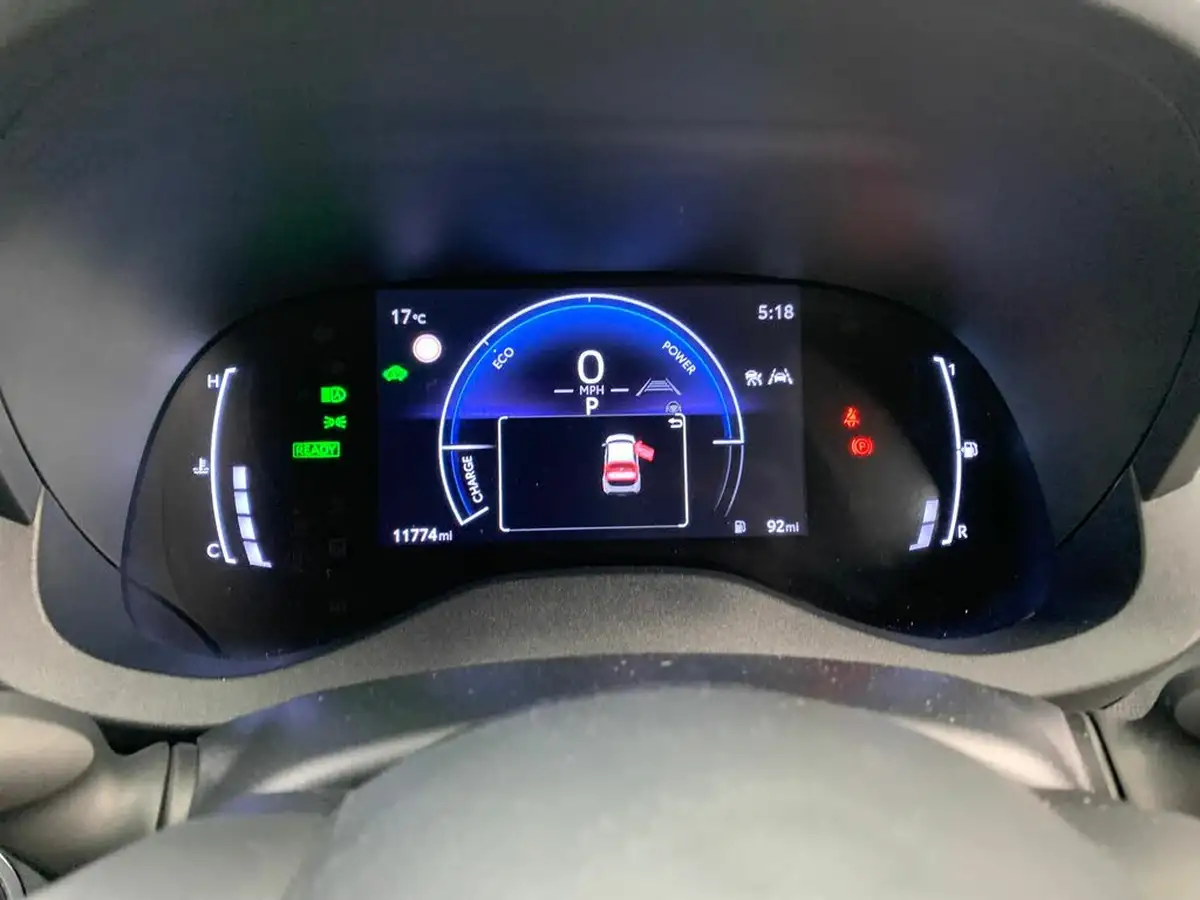 2024-toyota-yaris-cross-15-vvt-i-design-big-17