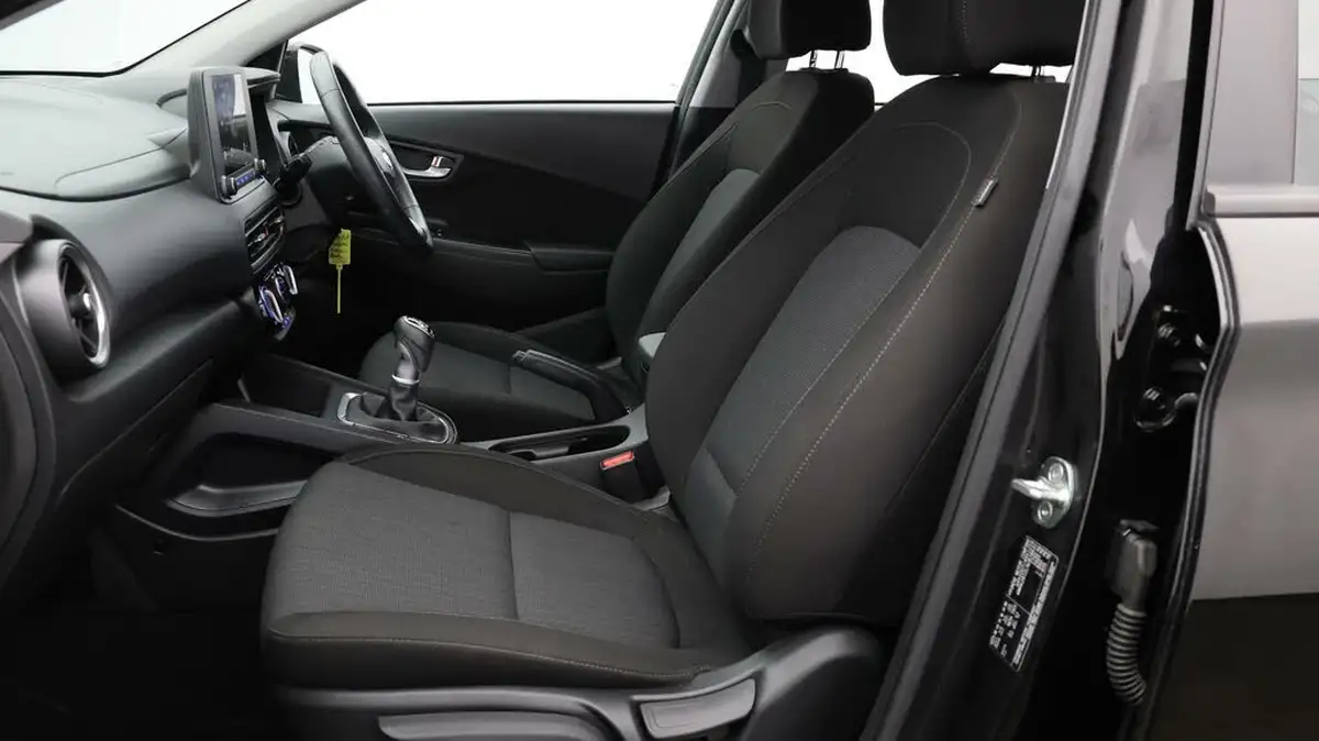 2022-hyundai-kona-10-t-gdi-se-connect-big-13