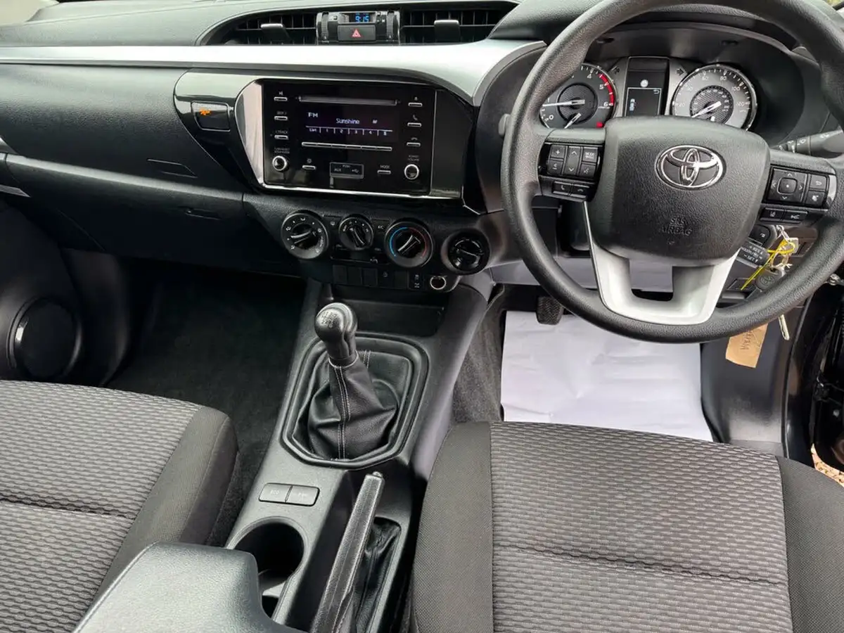 2022-toyota-hi-lux-24d-4d-active-150hpeu6d-double-cab-pick-up-big-14