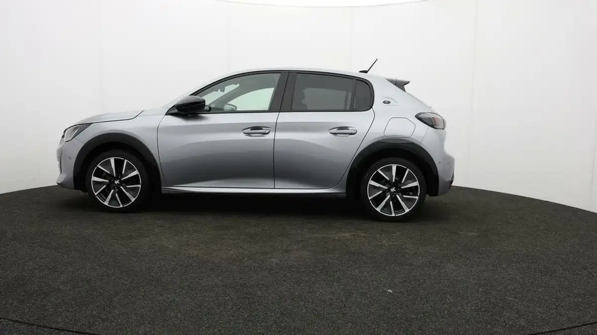 2021-peugeot-208-e-gt-premium-big-3