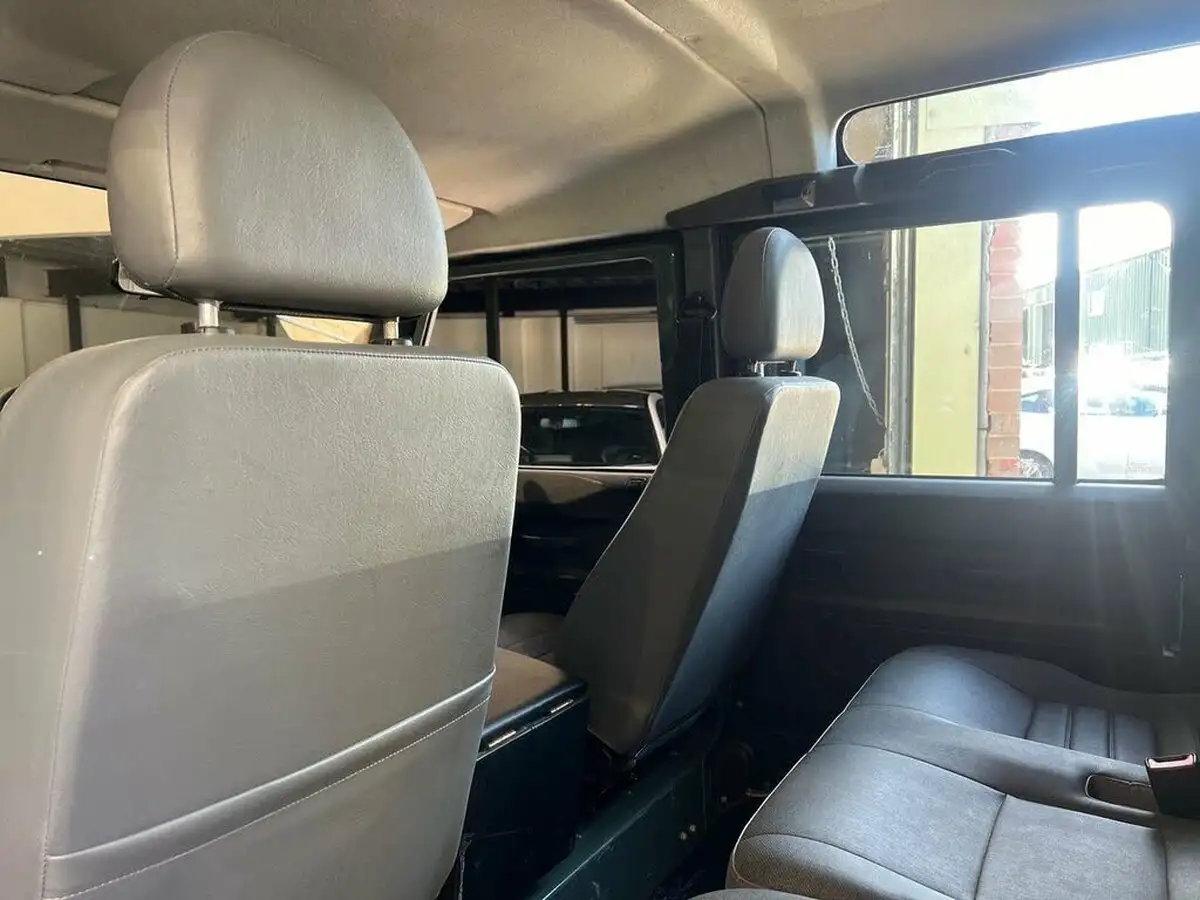 2012-land-rover-110-defender-22td-utility-station-wagon-5-drs-big-30