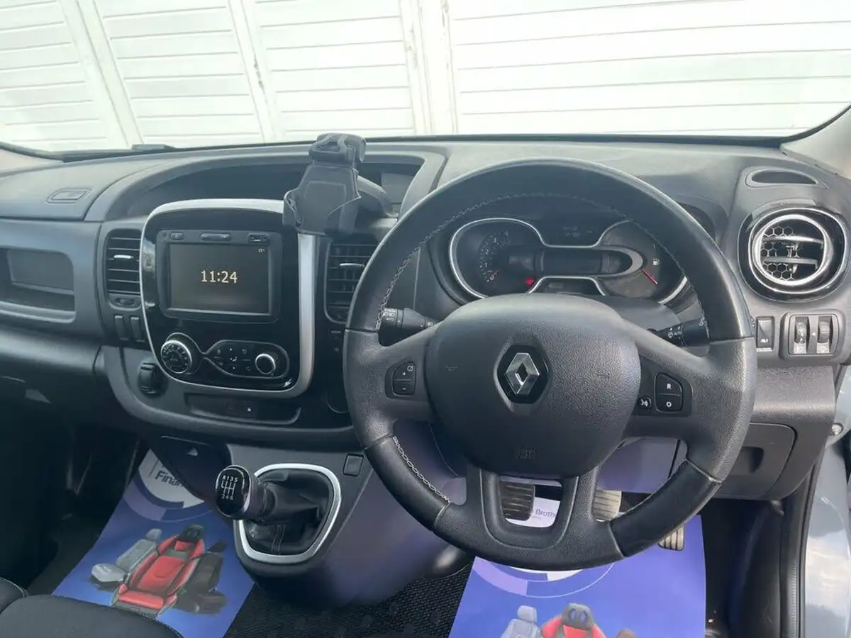 2020-renault-trafic-20dci-sl28-energy-145-black-edition-big-16
