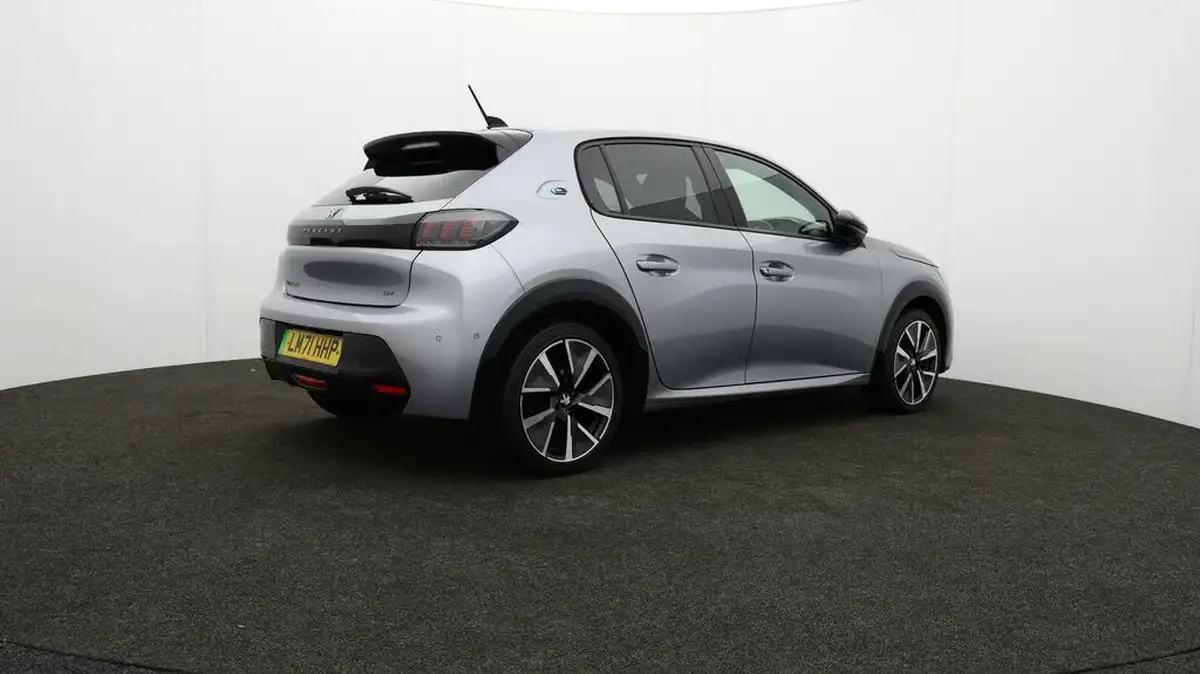 2021-peugeot-208-e-gt-premium-big-25