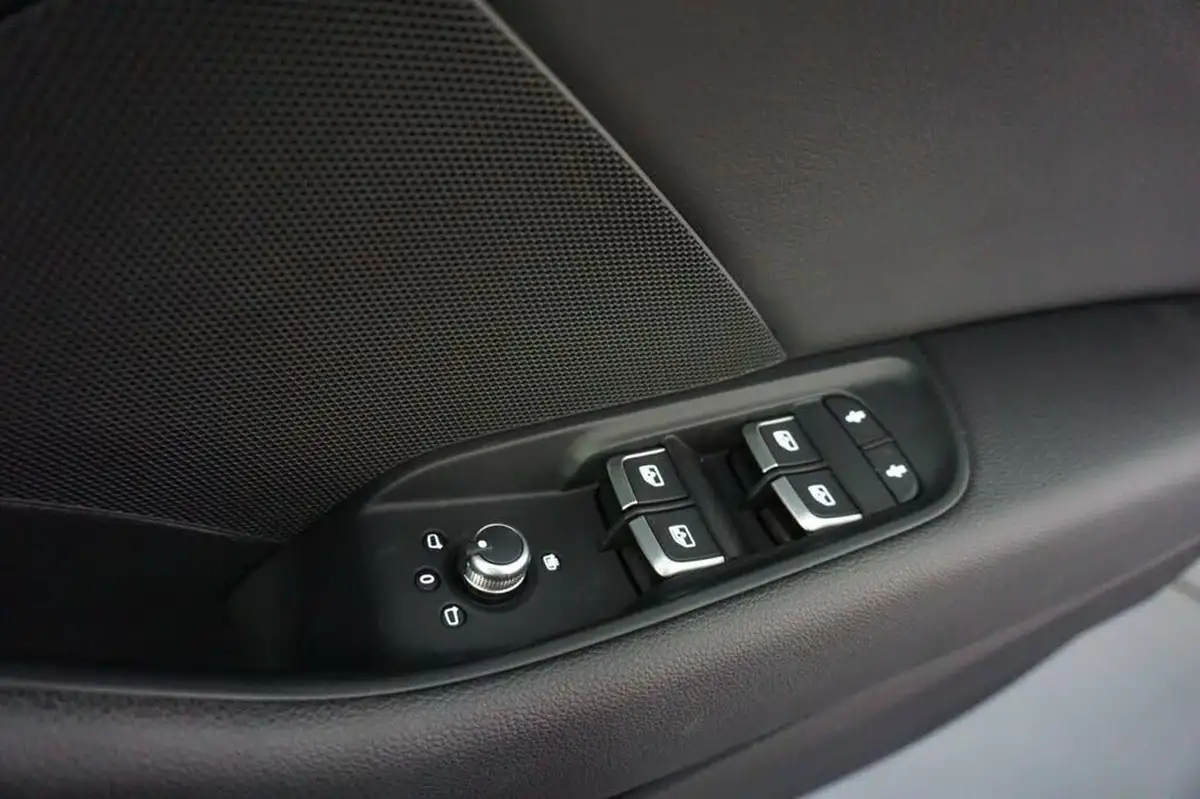 2020-audi-a3-14-40-e-tron-big-21