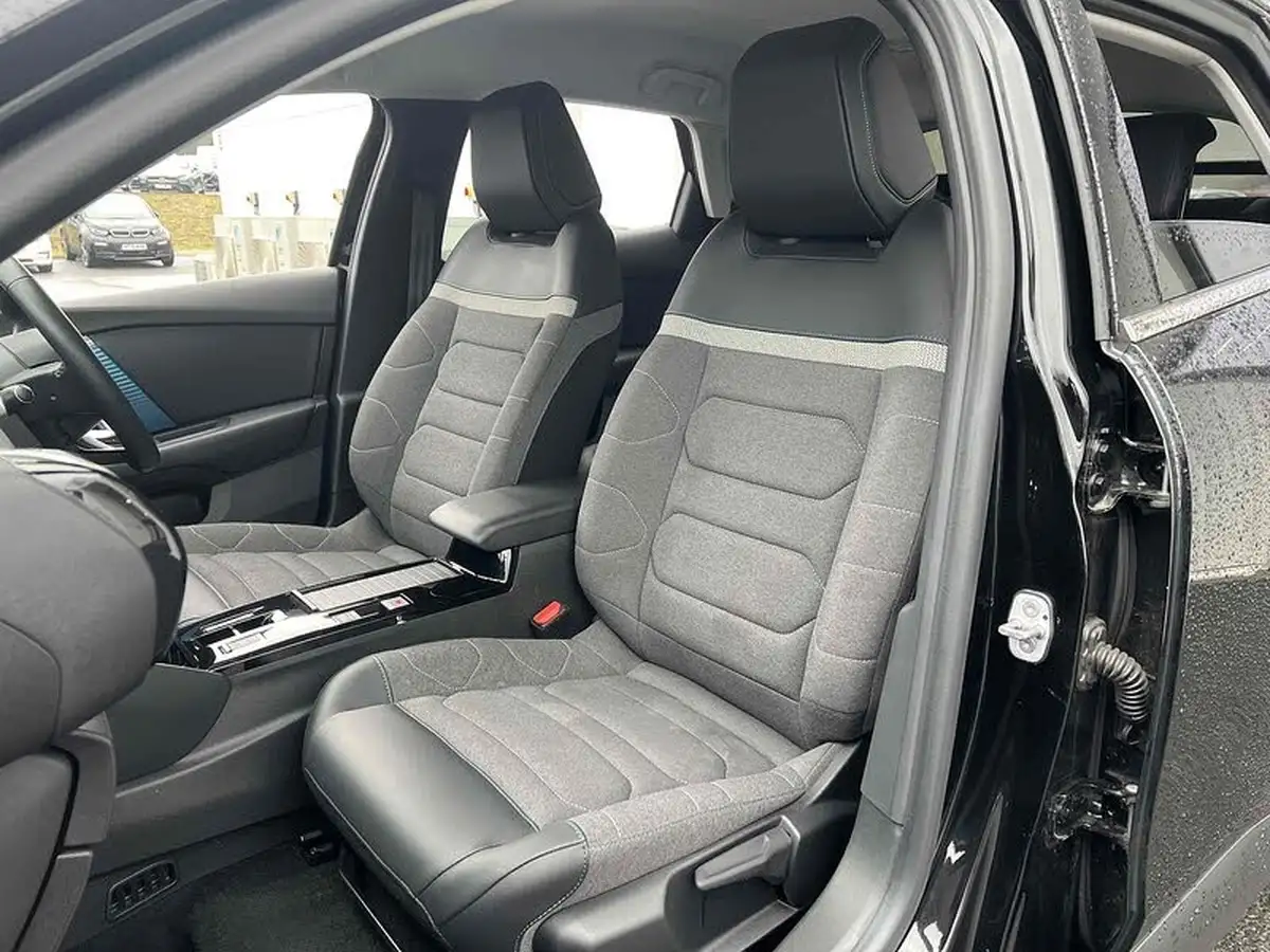 2022-citroen-c4-e-shine-big-21