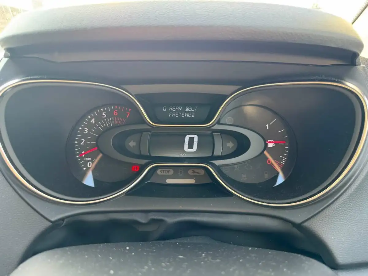2019-renault-captur-09-tce-play-big-28