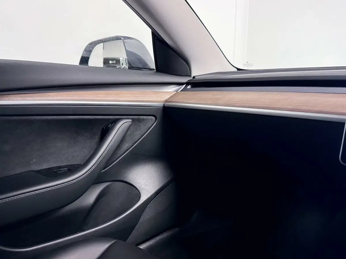 2021-tesla-model-3-e-long-range-awd-big-25