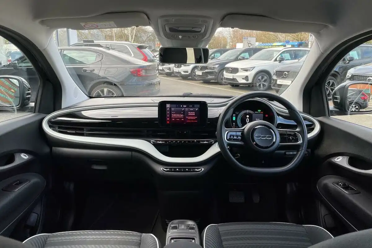 2022-fiat-500-e-action-big-2