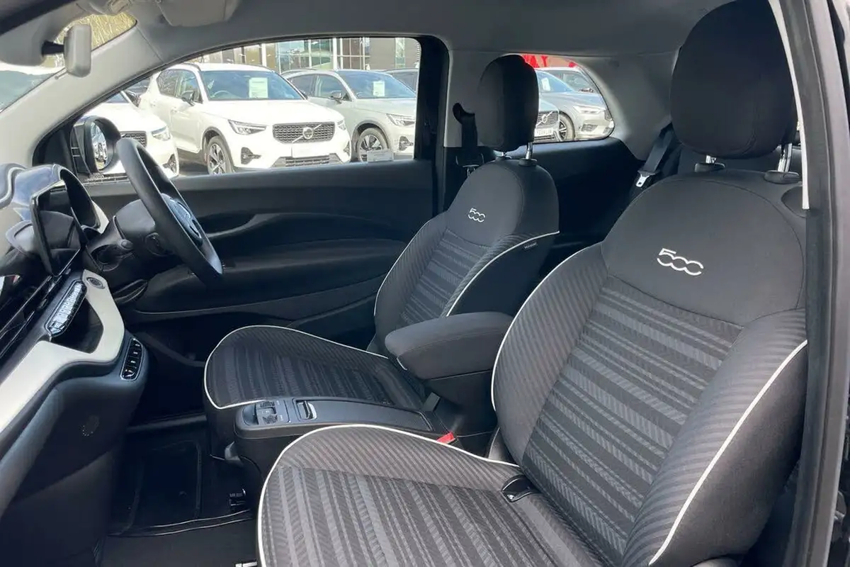 2022-fiat-500-e-action-big-26
