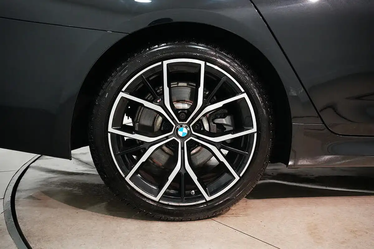 2021-bmw-5-series-20-520i-m-sport-mht-saloon-4d-big-17