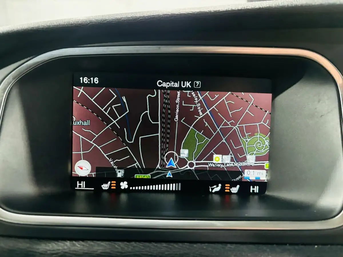 2016-volvo-v40-20td-d2-se-lux-nav-geartronic-big-16