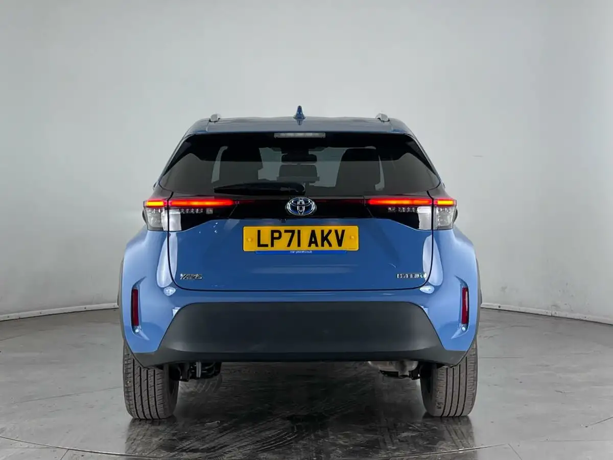 2022-toyota-yaris-15-vvt-i-design-panoramic-roof-big-5