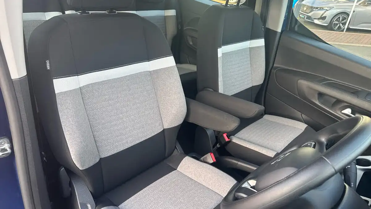 2024-citroen-berlingo-15-bluehdi-feel-m-size-ss-100pseu6d-big-41