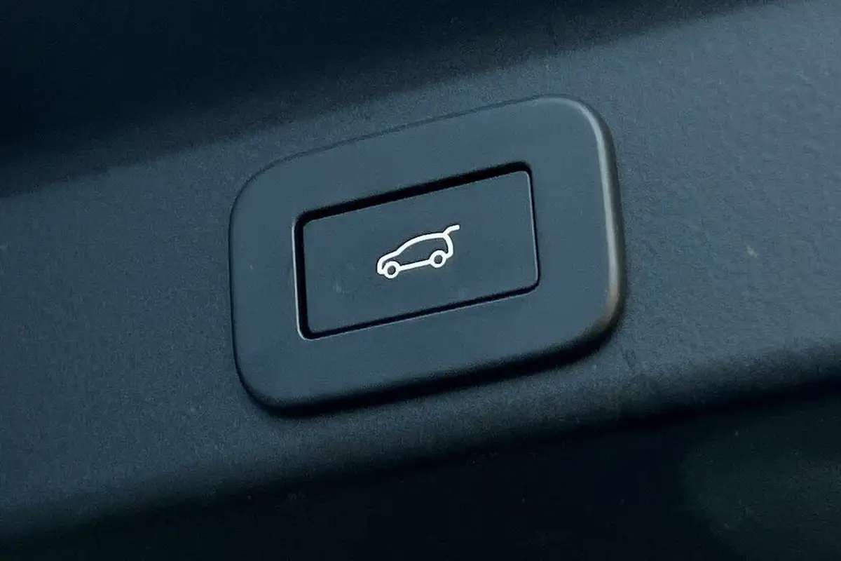 2023-jaguar-f-pace-20-d200-r-dynamic-se-black-big-28