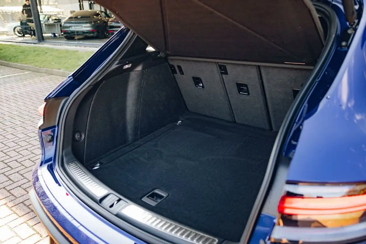 2022-porsche-macan-20-big-32