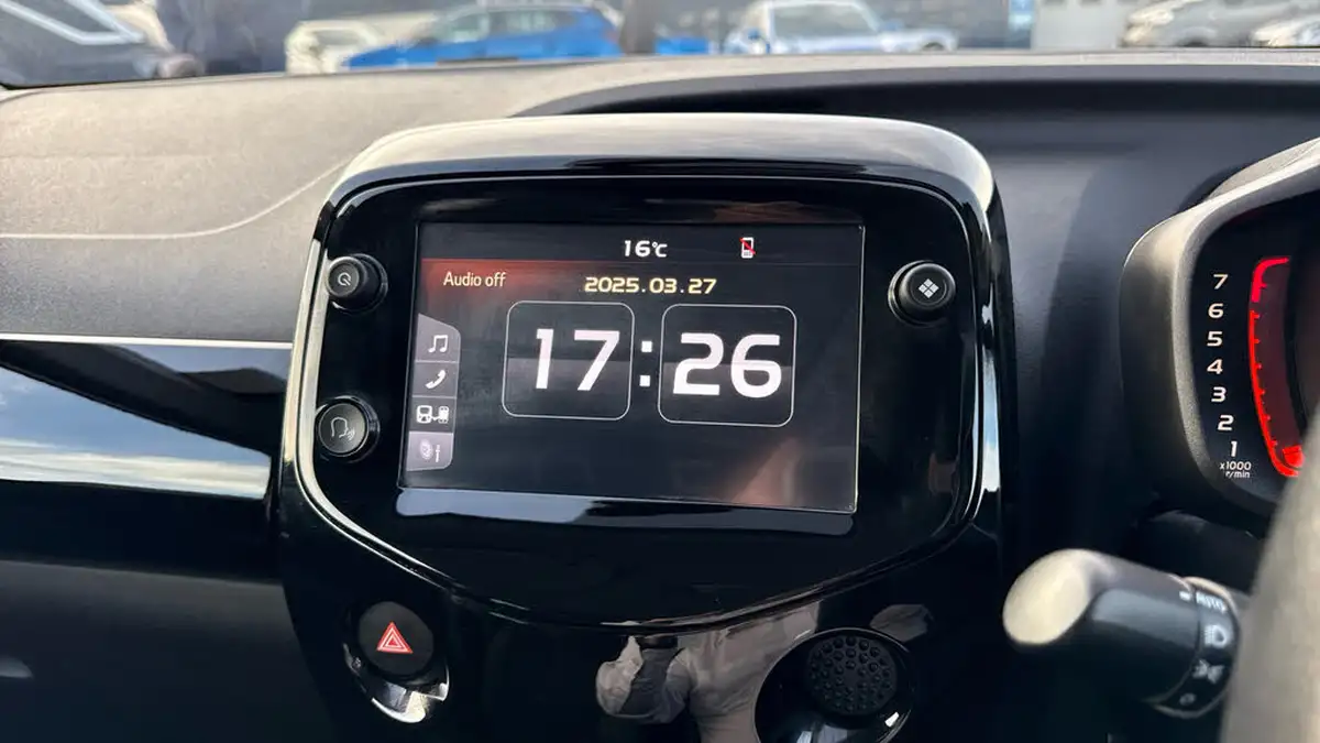 2021-peugeot-108-10-collection-hatchback-big-9