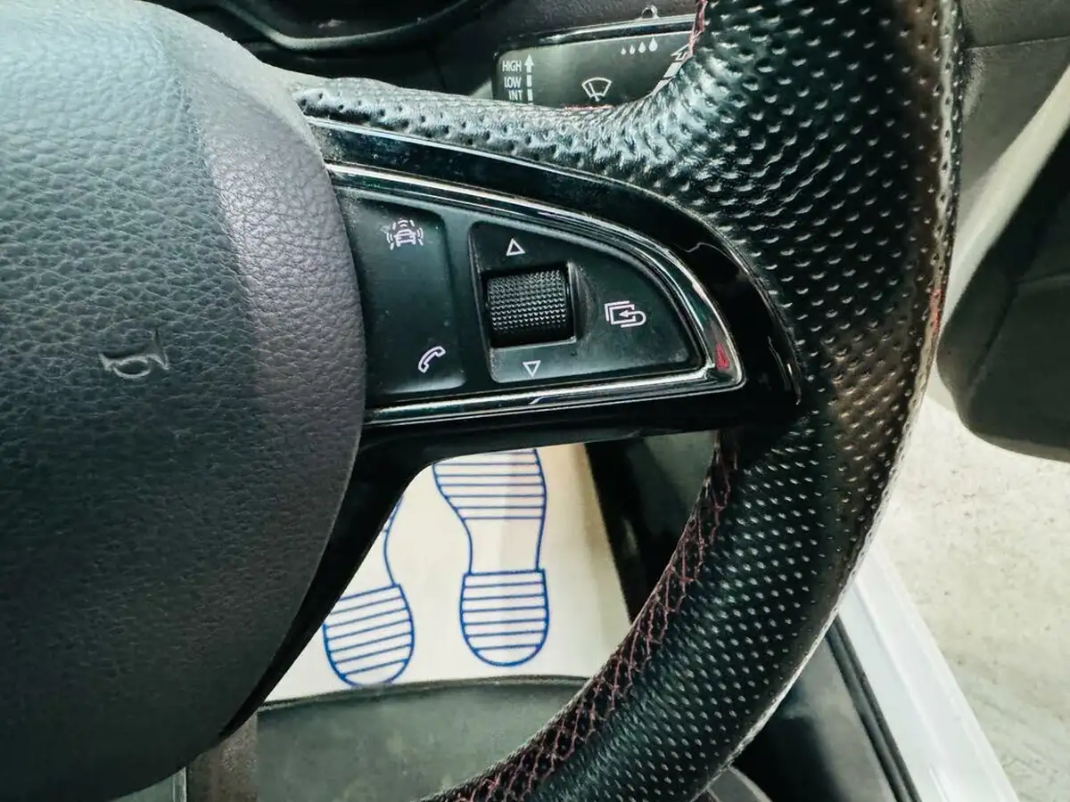 2016-skoda-octavia-20tdi-vrs-estate-big-19