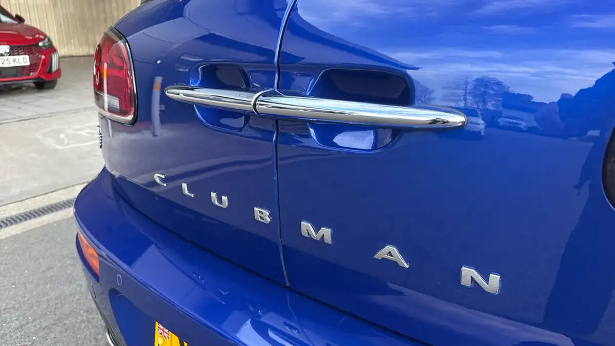 2020-mini-clubman-15-cooper-classic-big-25