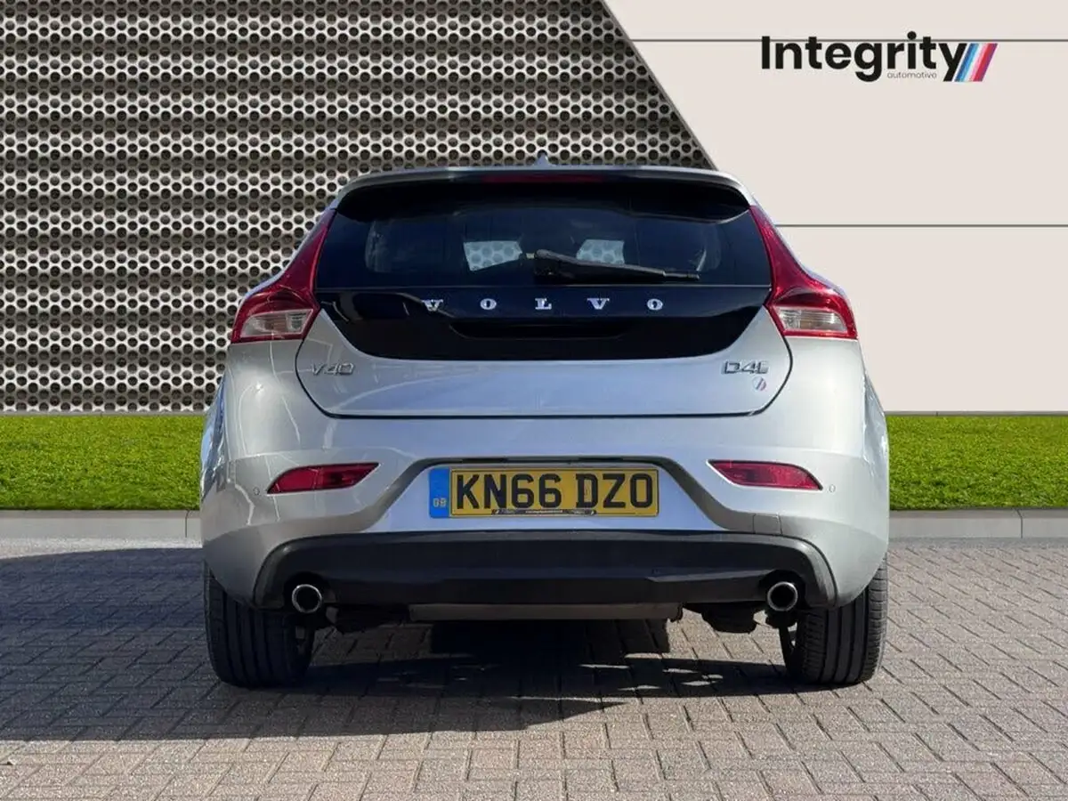 2016-volvo-v40-20td-d4-inscription-geartronic-big-3