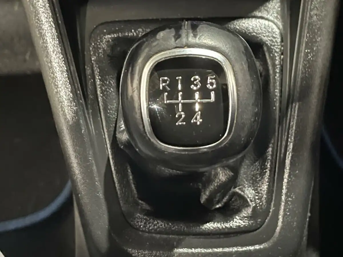 2014-hyundai-ix20-14-active-90ps-big-37