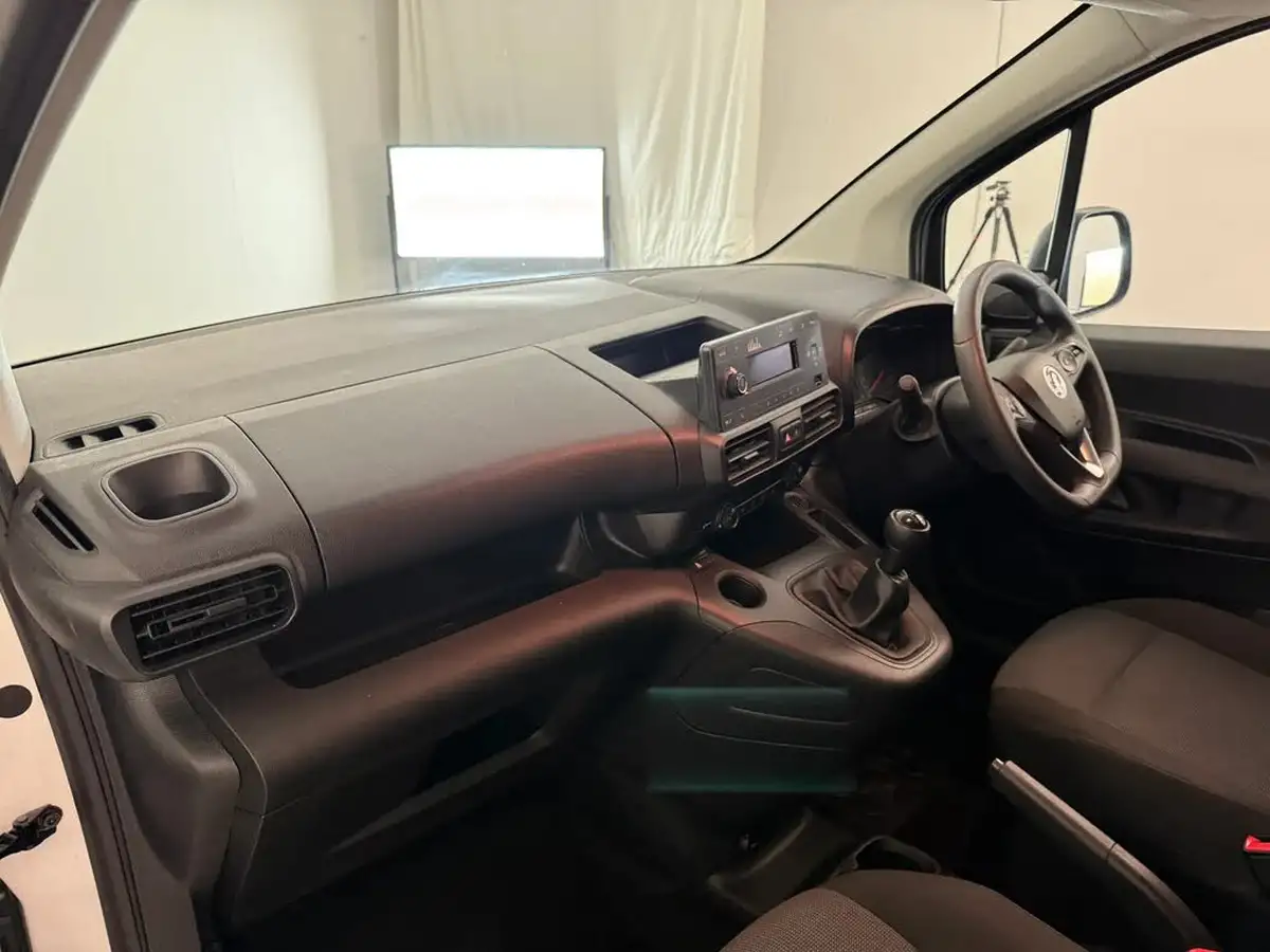 2021-vauxhall-combo-15cdti-dynamic-2300-100pseu6dt-l2h1-panel-big-22