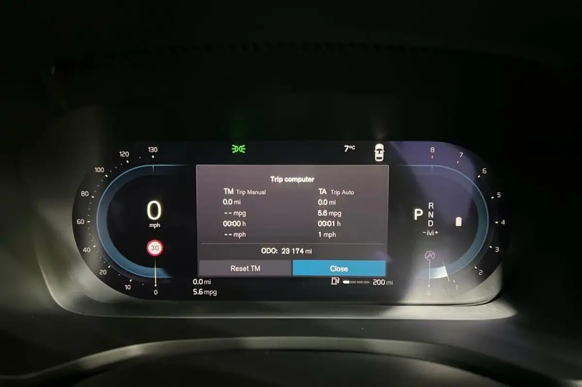 2022-volvo-v60-20-b3-core-big-14